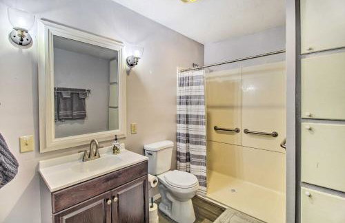 2 Mi to Rainbow Lake Woodsy Retreat with Deck! - Foto 18