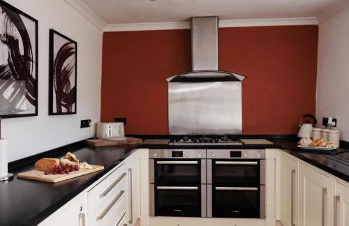 The Farmhouse with two hot tubs - Foto 52