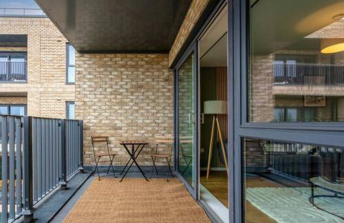 Beautiful Canal Side Apartment - City Centre - Balcony, Secure Parking, Self Check-In, Fast WiFi and Smart TV with Sky TV and Netflix by Yoko Property - Foto 18