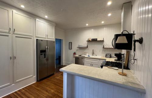 Beautiful Bungalow on Main - Foto 22