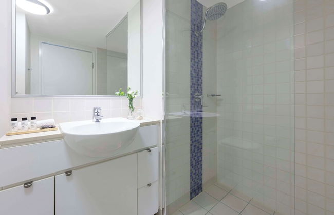 Oaks Brisbane Festival Suites - Photo 13