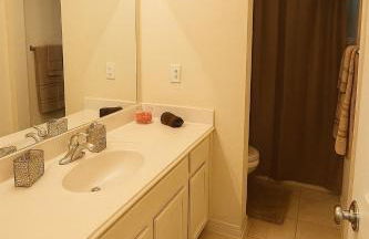 Spacious 3BR Home w Game Room, Gym & Study - Foto 12