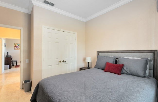 Spacious 3 Bed, 2 Bath Condo In Gated Community 3 Bedroom Condo by RedAwning - Foto 5