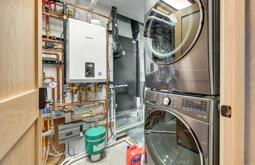 Walk to Lake! Modern Wisconsin Home with Patio - Foto 25