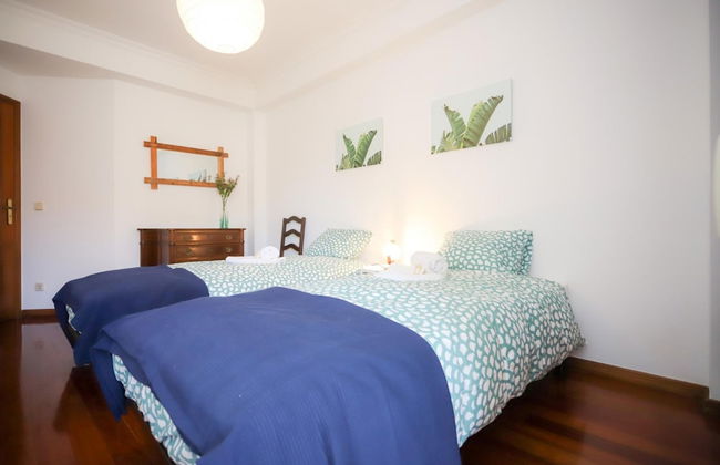 Sea View Apartment by Rent4all - Photo 22