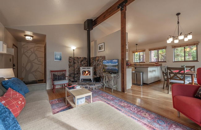 Cozy Pet Friendly Cabin in Lake Tahoe by Sierra Getaways - Foto 9