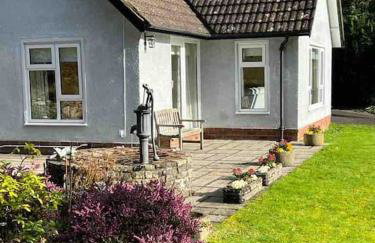 A spacious hidden gem with hot tub, lovely garden & views - Foto 25