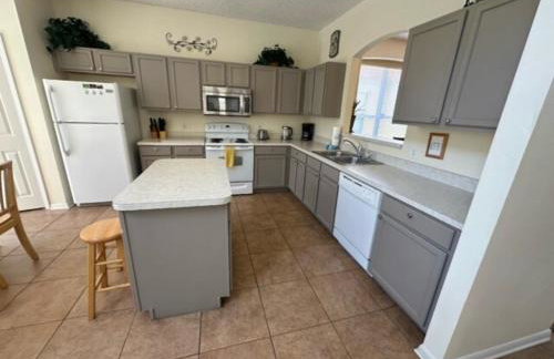 South Facing Pool Home - Room for the Whole Family! - Foto 20