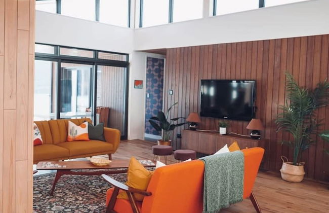 Lakeview Mid Century Luxury Cottage Citq 311414 - Photo 20