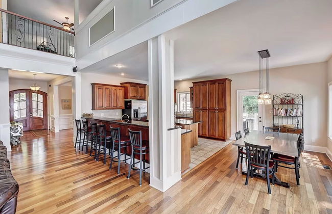 Family Lake House Retreat by Avantstay Sleeps 28 - Foto 3