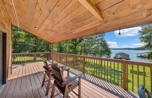 Lakeside Lodge - Lakefront home with private dock & hot tub - Foto 7