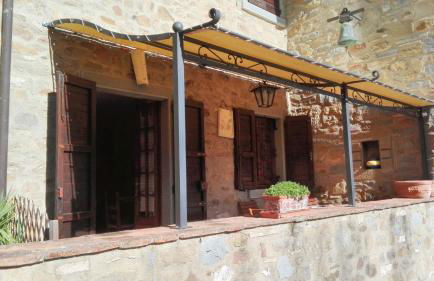 Spacious Apartment in Lisciano Niccone with Mountain View - Photo 31