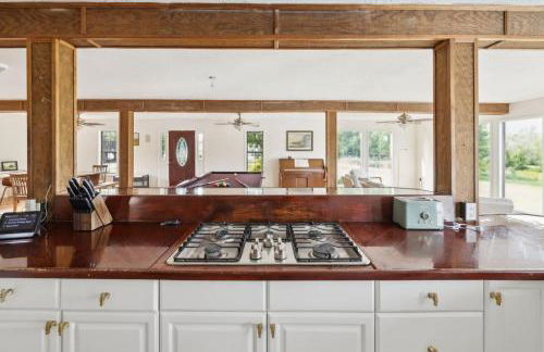 5-Acre Retreat Private Pool Outdoor Bar Fishing Pond & Game Room - Foto 33