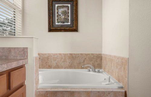 5BR home w private heated pool - Foto 50
