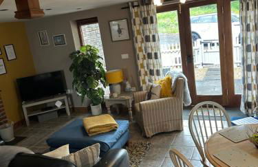 Cosy riverside property - Photo 7