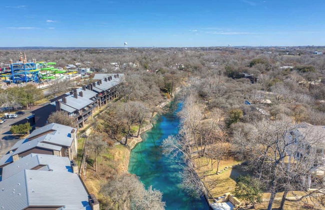 Luxury Riverfront Condo 1 BLK to Schlitterbahn! - Foto 46