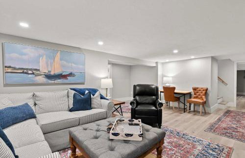 Game Room Central AC 4 mins to Craigville Beach - Photo 3