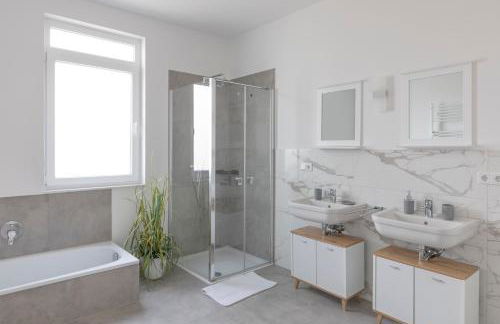 Moderne 2 Zimmer Ferienwohnung mit Dachterrasse - 95qm - Foto 17