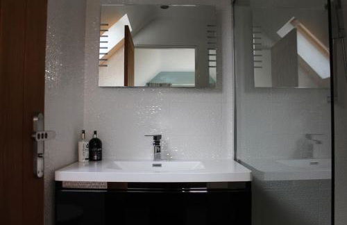 Boutique double room with country village views - Photo 8