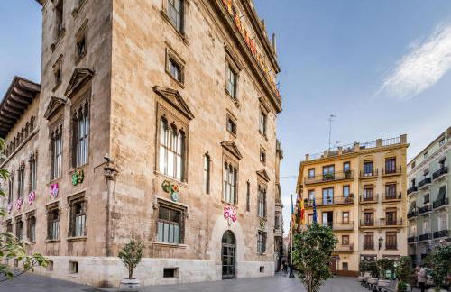 Travel Habitat Plaza de la Virgen - Photo 21