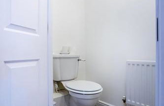 Woking 2 Bedroom House Parking Garden - Photo 9