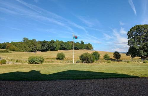 The West Wing at Eriviat Hall Hot Tub - Photo 33