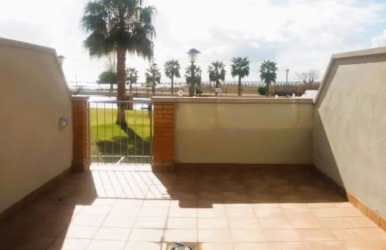 Onze - primera línea de mar con piscina - Foto 7