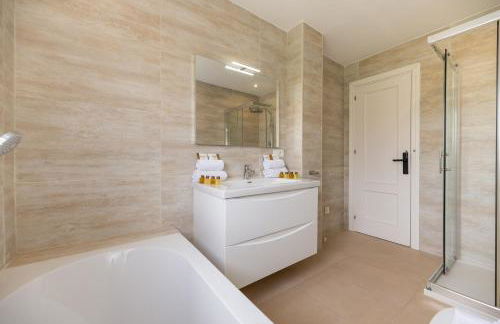 VACATION MARBELLA I Villa Sirio, Golf-Front Villa, Private Heated Pool, Privacy, 10 min from Puerto Banus - Foto 48