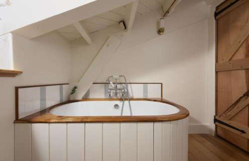 Master Shipwrights House - Great Location - Free WiFi & Parking - Fireplace - Photo 32