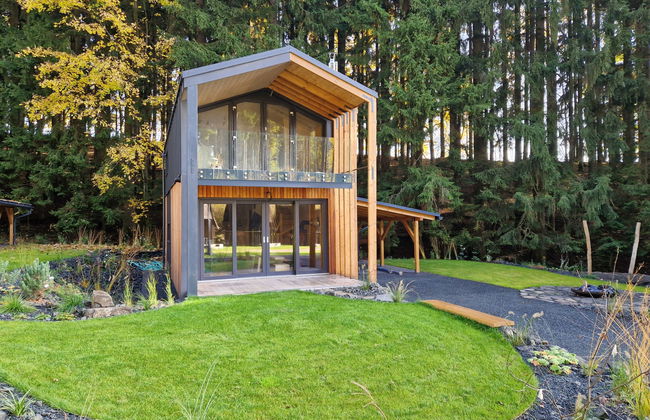 Luxe Timber Lodge & Relaxing Bath - Photo 1