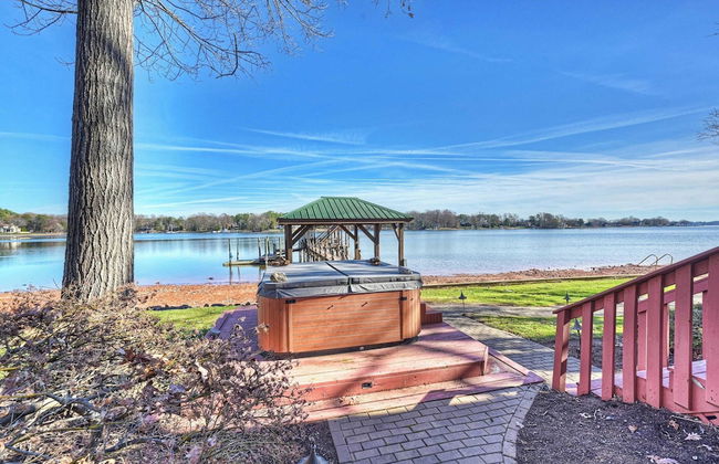 Bear Creek Lodge by Avantstay Lakefront + Dock - Photo 29