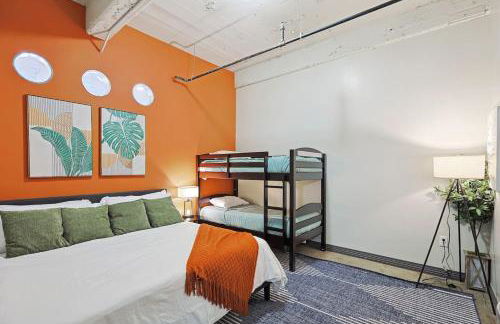 Luxury 1 Bed Downtown Views, POOL GYM Theater Room - Foto 3