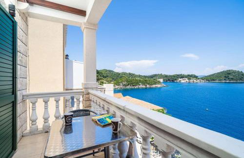 By the sea - Foto 13