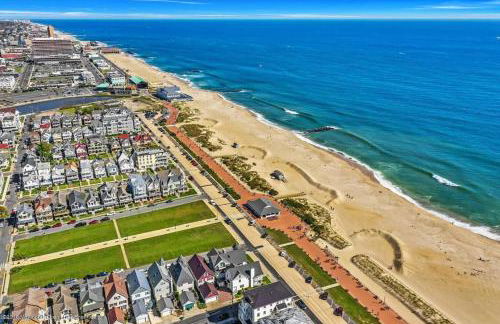 3BR Beautiful Remodeled Victorian w/ Beach Locker - Foto 34