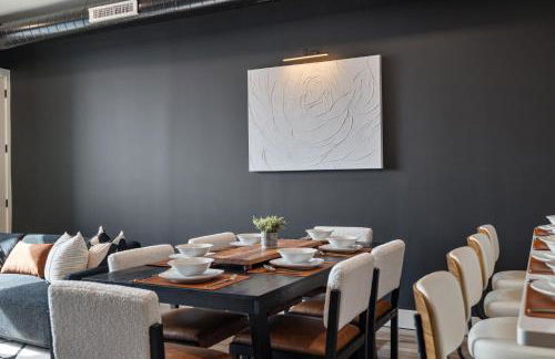 2BR 2BA, King bd, Gym, Free Parking, 8min to Train - Foto 3