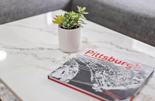 Stylish and Accessible Six Bedroom Home in Wexford/Pittsburg With Kids Amenities - Foto 6