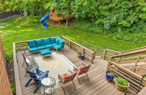 Updated and Spacious Home with Huge Yard Office and Decks - Foto 42