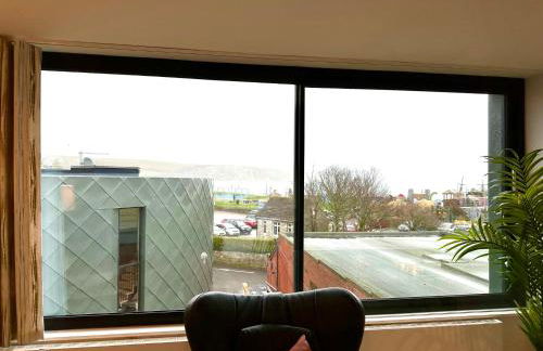 1 Min Walk to the Best Beach! Stunning New 2 Bedroom Apartment - Great Location - FREE Parking - Fast WiFi - Smart TV - sleeps up to 4! Close to Purbeck, Corfe Castle, Sandbanks, Poole & Bournemouth - Foto 12