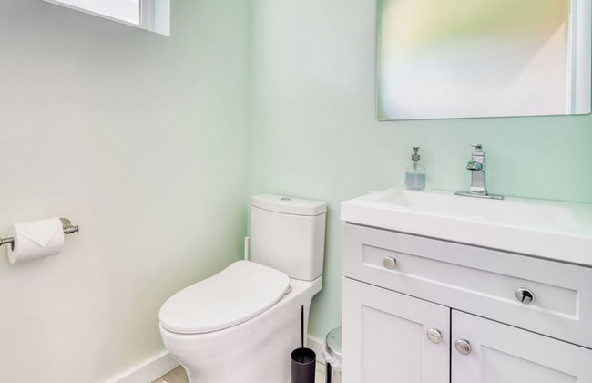Beach Pines Bungalow by Avantstay Classic Cottage Steps to the Beach w/ Private Yard - Foto 50