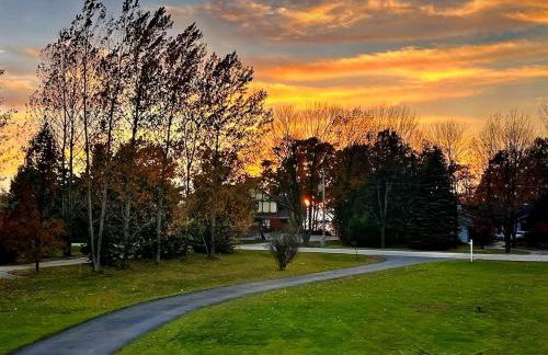 Cozy Retreat HotTub, FirePit, Arcade Fun & Dogs! - Foto 11