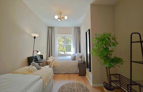 NEU! KINGS-Apartment - 300m zum Bahnhof - 6 Personen - Küche - Gerberplatz - Foto 15