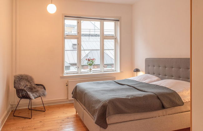 Sanders Boulevard - Smart 3-bdr Apt By the Canal - Photo 10