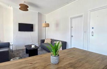 Claude Road Apartments by Switchback Stays - Photo 10