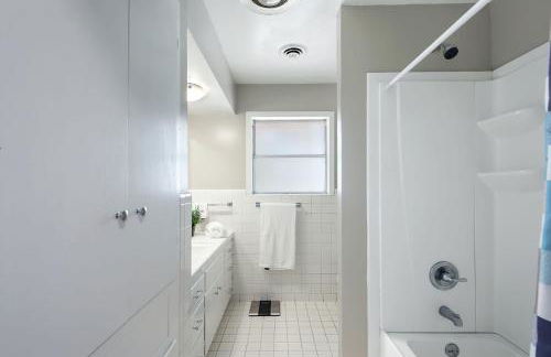 The Huge Home I Next 2 SHSU I Sleeps 16 I PingPong - Foto 33