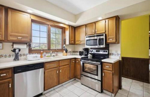 Near Shopping & Dining- The South Bend Bungalow - Foto 16