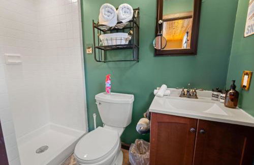 Relaxing Pocono Stay Near Lake with Hot Tub & BBQ - Foto 43