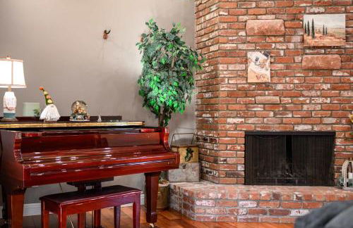 Luxury Estate with Sparkling Pool & Elegant Amenities - Foto 6