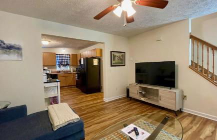 The Blue Door at Sylva Home Base Apartments - Foto 15