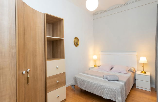 2 bedroom Apartment in Barcelona - Photo 4