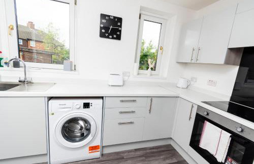 Greenbourne - 4 bedrooms Sleeps 8 free parking - Foto 4